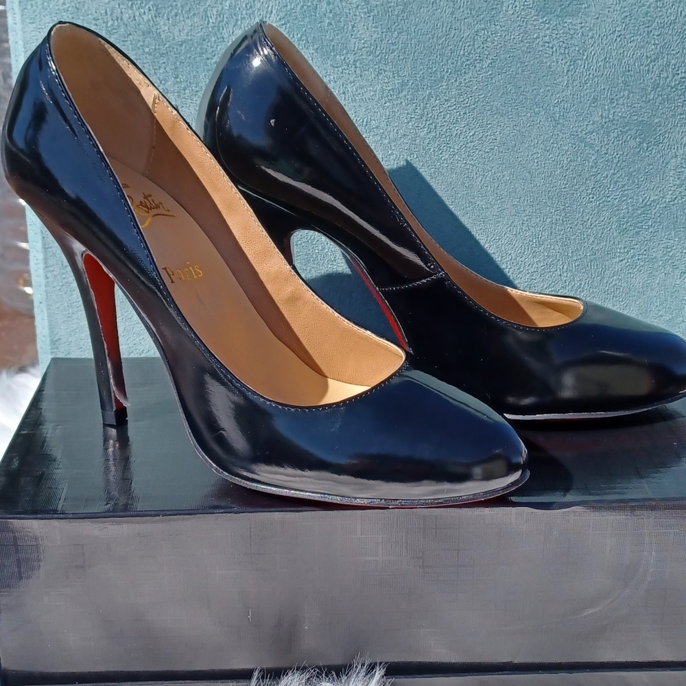 Christian Louboutin Black Heels EUC Size 40 - Picture 3 of 5